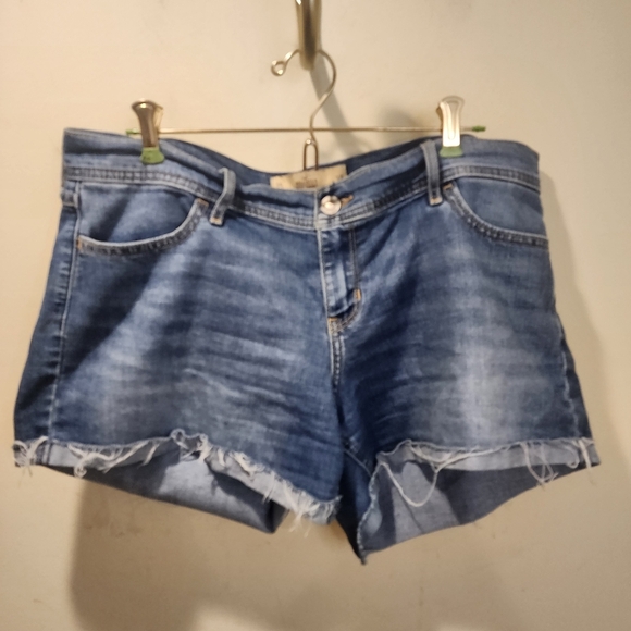 Hollister women's Denim Short.soze 32 - Picture 4 of 6